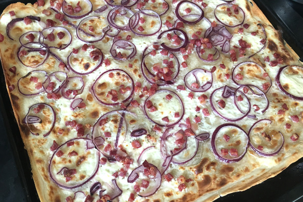 Selbstgemachter Flammkuchen