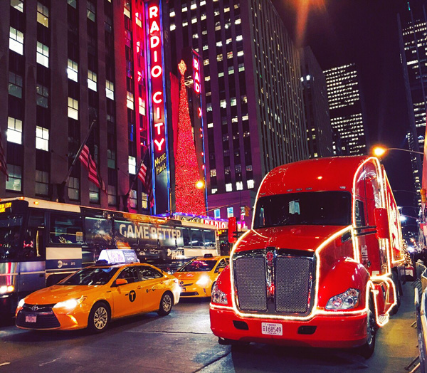 cola_truck_new_york_xmas